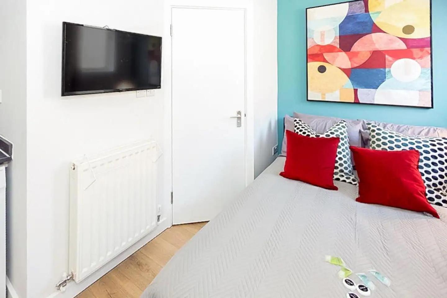 Chic Ensuite - 10% Off - 3 Min To Trains -pass The Keys Apartamento *