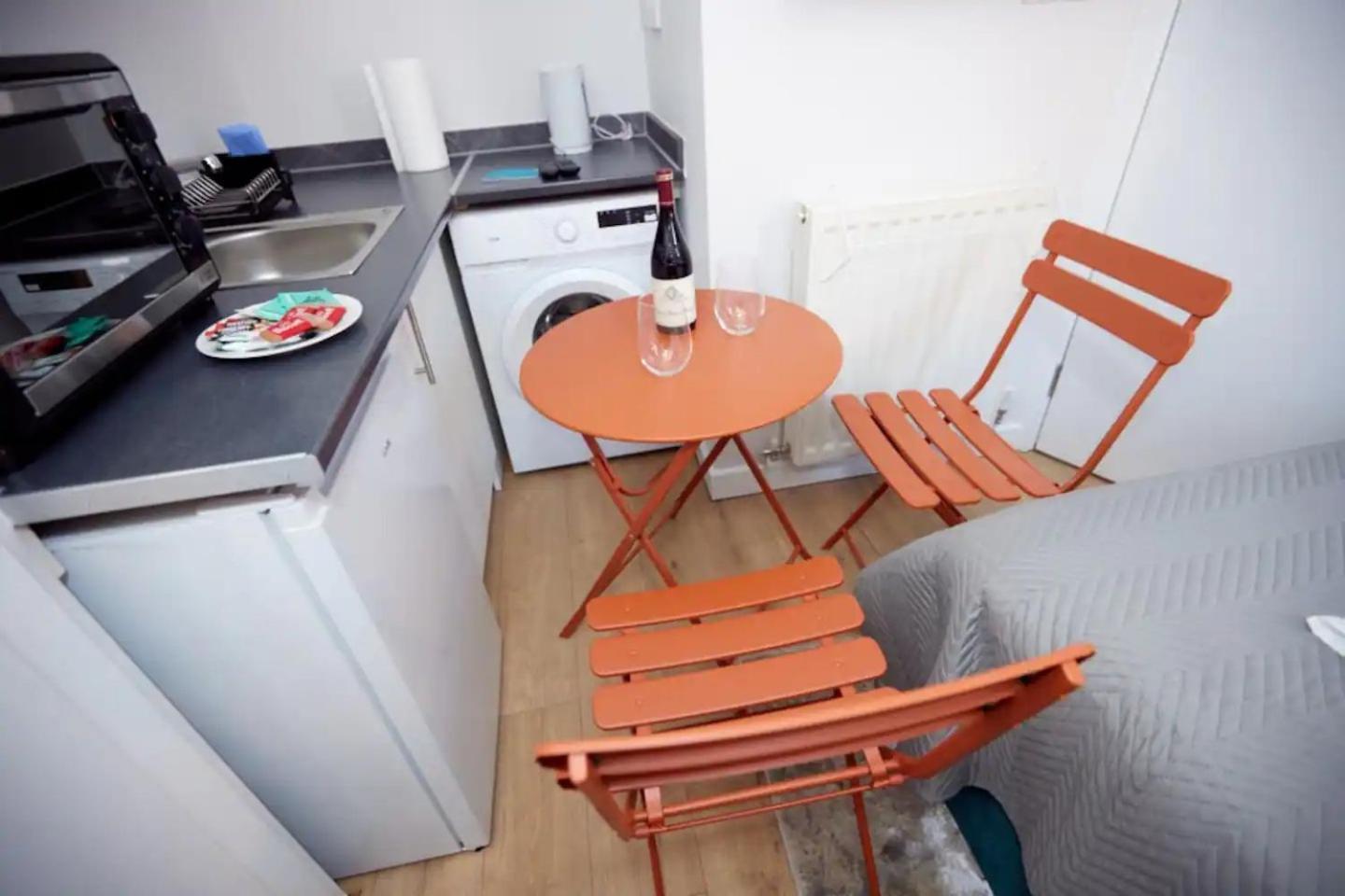 Apartamento Chic Ensuite - 10% Off - 3 Min To Trains -pass The Keys Londres