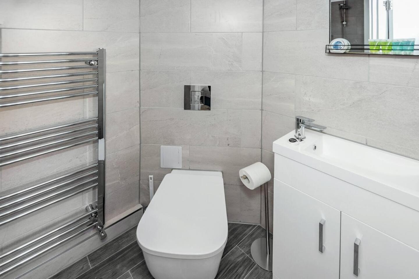 Chic Ensuite - 10% Off - 3 Min To Trains -pass The Keys Apartamento
